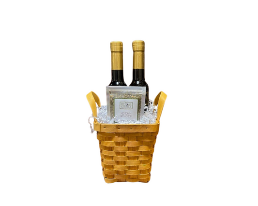 From housewarming gifts to celebratory events, this basket takes the guesswork out of finding the perfect present. Includes our best selling 200ml pairing combinations of our popular Olive Oil and Balsamic Vinegars, with a 1 oz bag of Midtown's Private Label Bread Dip. This popular gift basket choice is elegantly wrapped in clear cellophane and accompanied by a handmade bow.&nbsp;